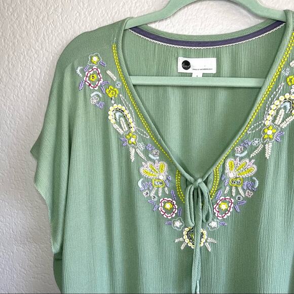 Anthropologie light green embroidered and sequin blouse size small - Picture 4 of 10